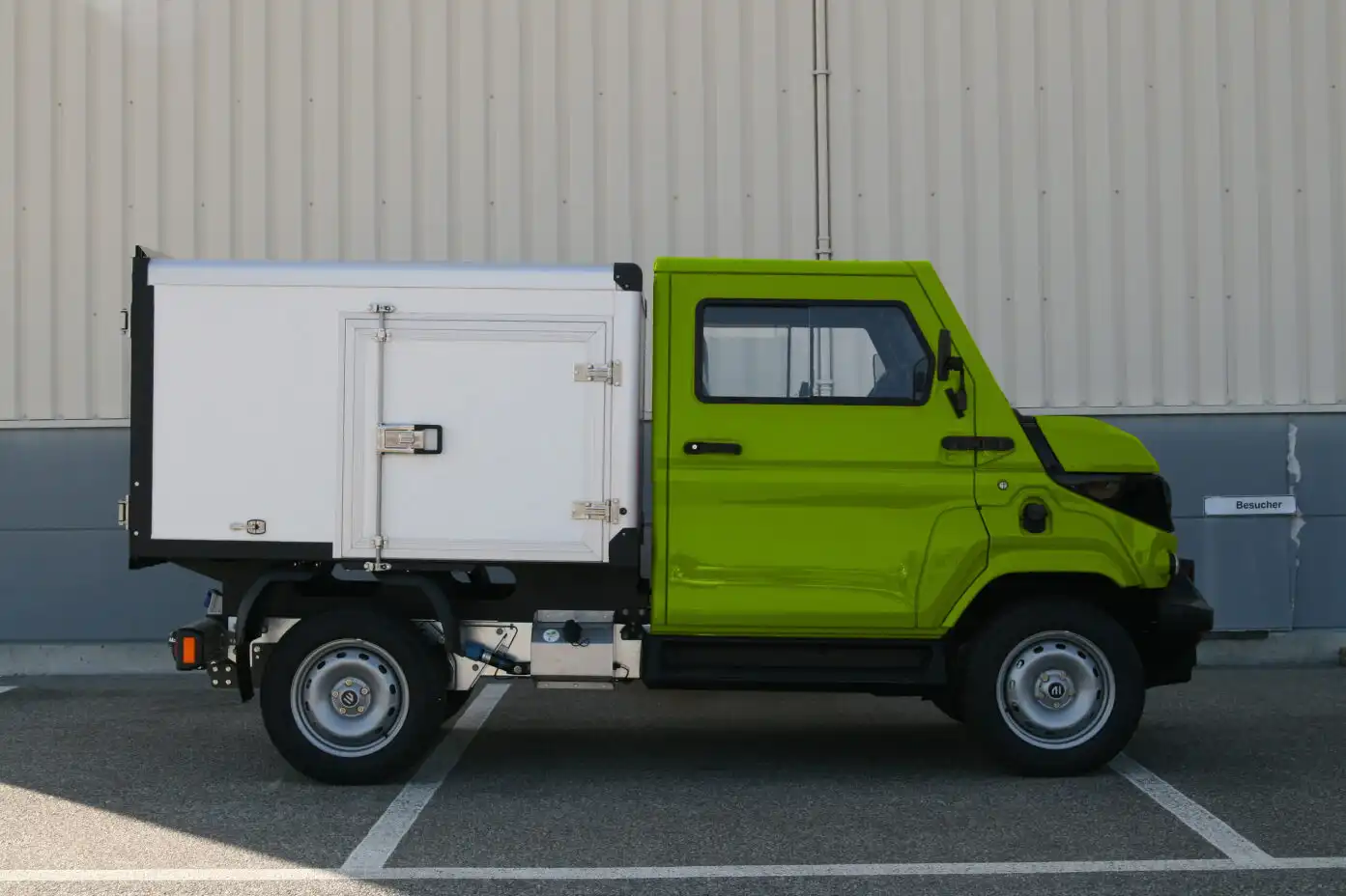 pojazd elektryczny z paką